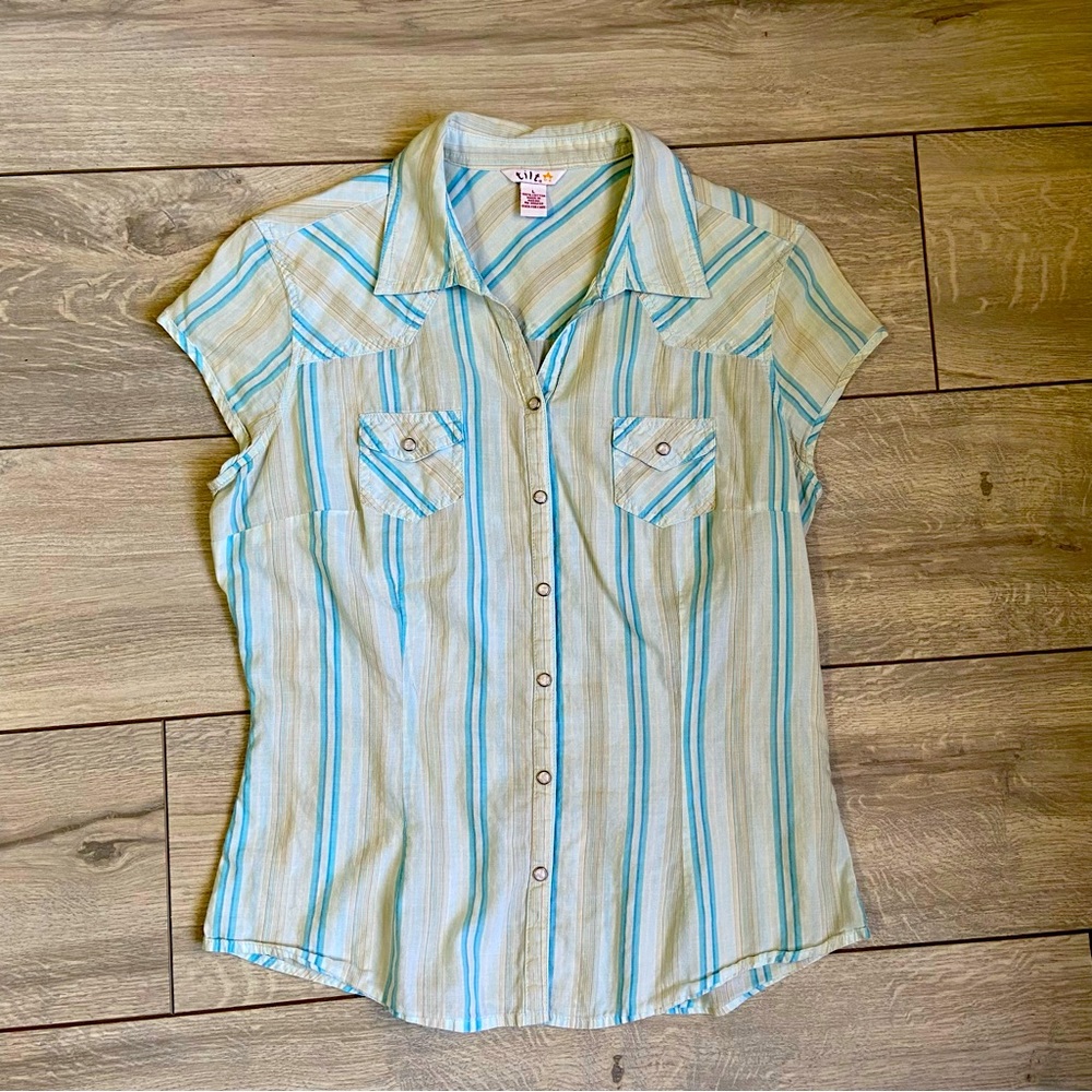 Lightweight Button-up Shirt🌹